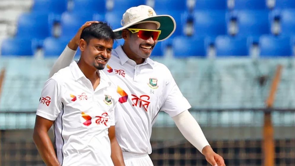 তাইজুলের বোলিংয়ে স্বস্তির সেশন বাংলাদেশের