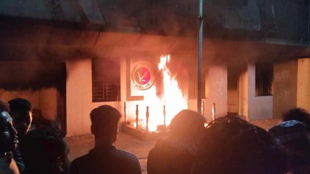 জাতীয় পার্টির কেন্দ্রীয় কার্যালয়ে আগুন