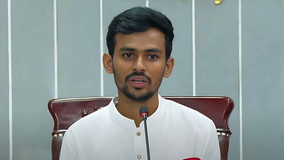 নারী ফুটবল দলকে ক্রীড়া উপদেষ্টার অভিনন্দন