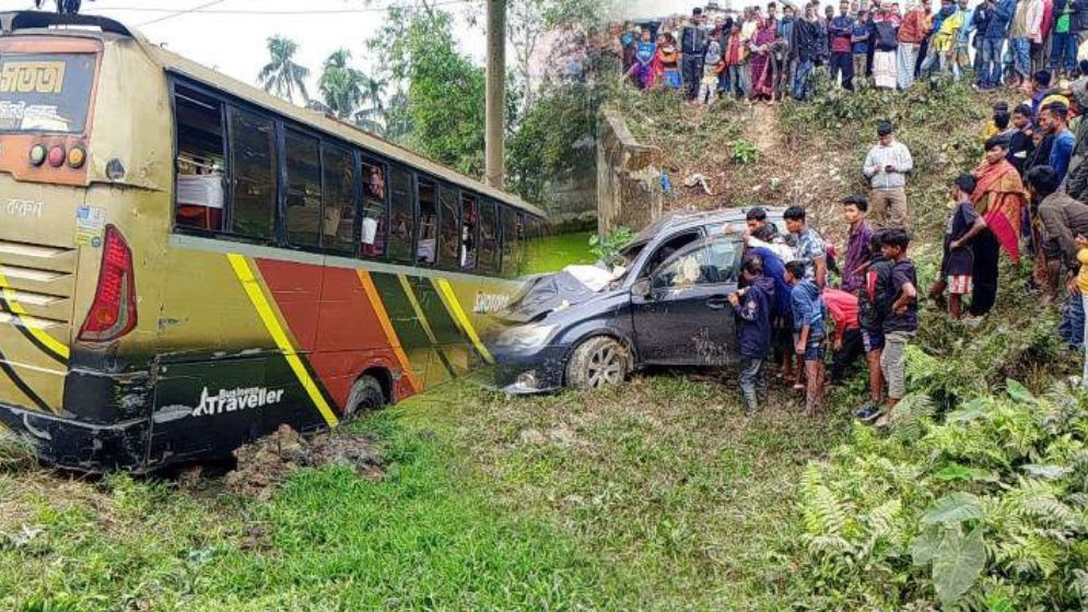 ঢাকা-সিলেট মহাসড়কে বাস-প্রাইভেটকার সংঘর্ষ, আহত ২০