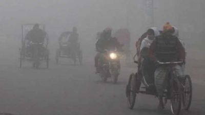 হিমেল হাওয়ায় কাঁপছে মানুষ