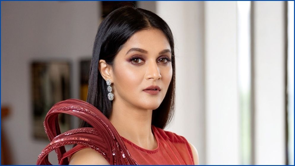 নতুন চমক নিয়ে হাজির মিথিলা
