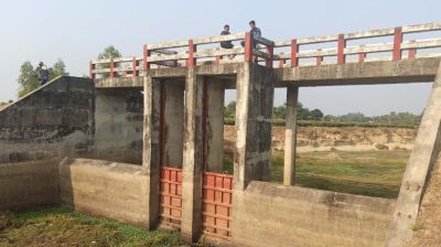 ২ কোটি টাকার স্লুইস গেট কাজে আসছে না কৃষকের