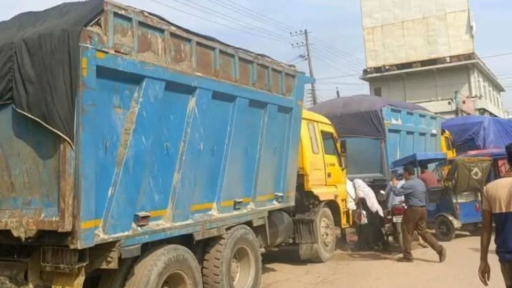 লক্ষ্মীপুরে ড্রামট্রাকের চাপায় নিহত ২