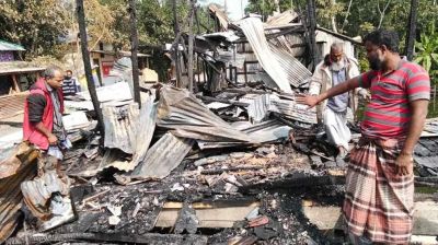 আমতলীতে ১৬ দোকান পুড়ে ছাই