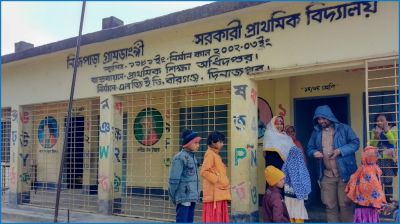 বীরগঞ্জে ৬ শিক্ষকের স্থলে ১ শিক্ষিকার পাঠদান
