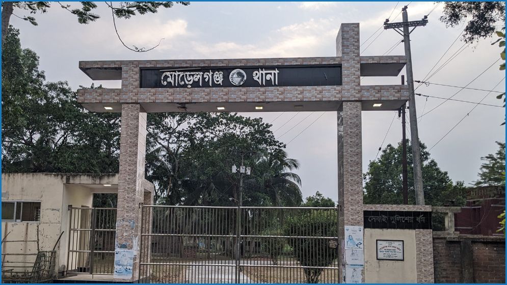 বরই গাছ থেকে গৃহবধূর মরদেহ উদ্ধার, স্বামী পুলিশ হেফাজতে