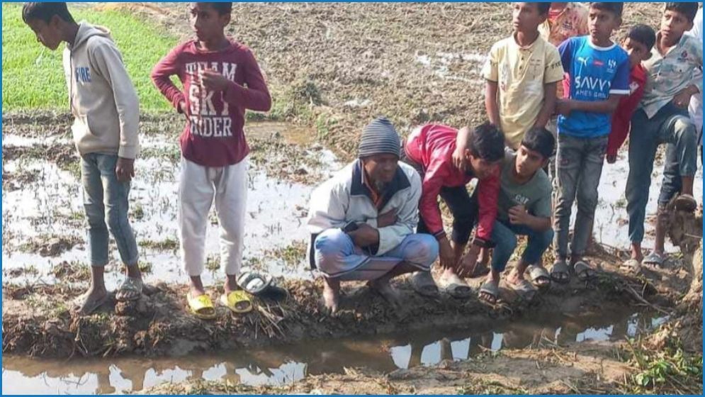 ক্ষেতের জমিতে হাত-পা বাঁধা যুবকের মরদেহ