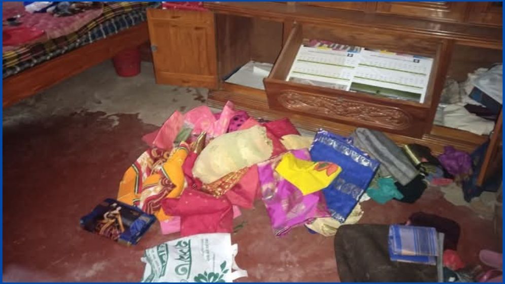 গলায় অস্ত্র ধরে সাংবাদিকের বাসায় চুরি