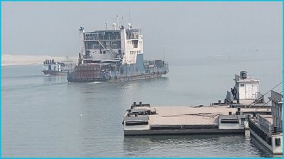 দৌলতদিয়া-পাটুরিয়ায় ফেরি চলাচল বন্ধ