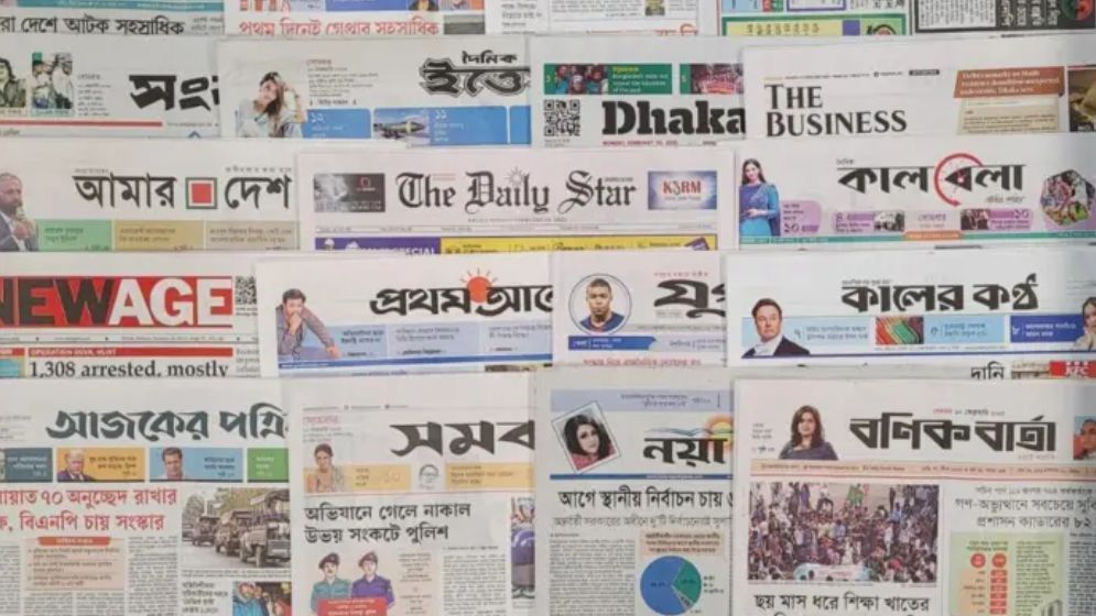 চলছে খোলস বদলের রাজনীতি