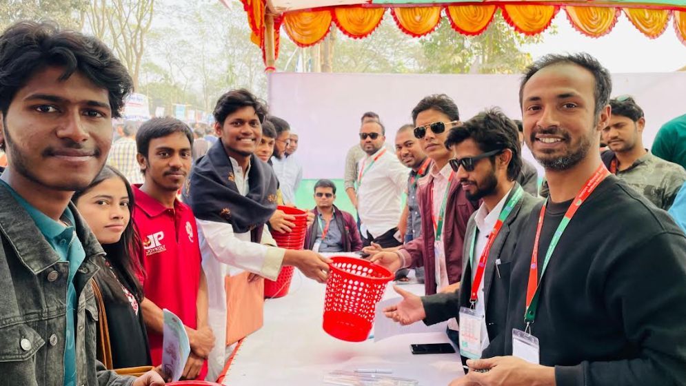 জাবির ভর্তি পরীক্ষায় লাল সবুজ উন্নয়ন সংঘের ‘ক্যাম্পাস ক্লিনিং’