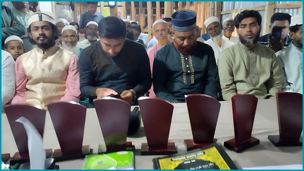 ভাষা দিবসে অর্থসহ কোরআন পাঠের দারুণ আয়োজন
