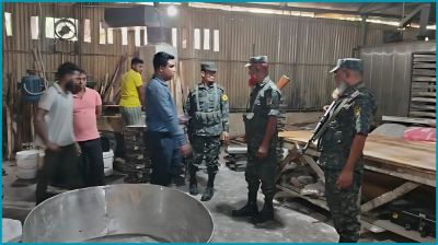 তারিখবিহীন খাবার তৈরি, চাঁদপুরে ৩ প্রতিষ্ঠানকে জরিমানা