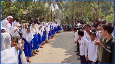 নলছিটিতে ধর্ষকদের সর্বোচ্চ শাস্তির দাবিতে মানববন্ধন
