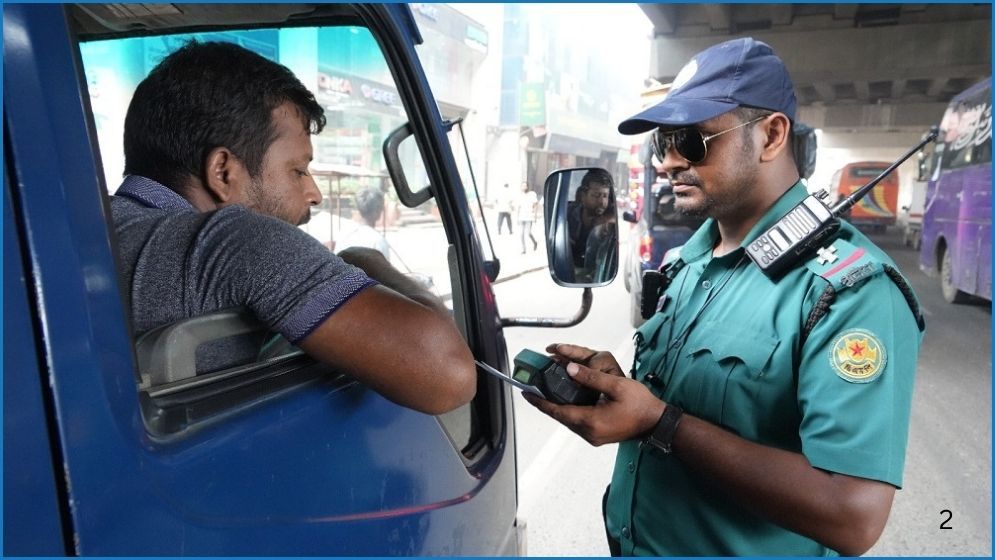 রাজধানীতি ট্রাফিক আইনে এক দিনে ১৩৫৫ মামলা