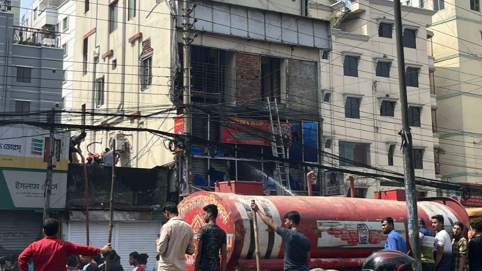 নেই ফায়ার-রাজউকের অনুমোদন, তালাবদ্ধ রাখা হয় সিঁড়ি