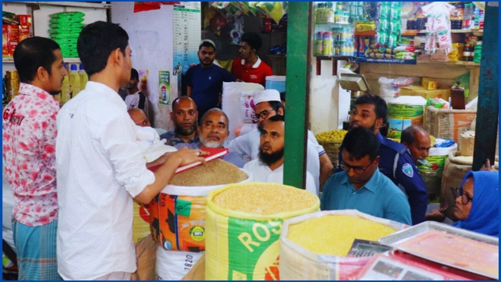চাঁদপুরে তেলের কৃত্রিম সংকট, ৩ প্রতিষ্ঠানের জরিমানা