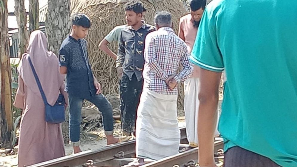 গাজীপুরে ট্রেনের ধাক্কায় শিশুর মৃত্যু