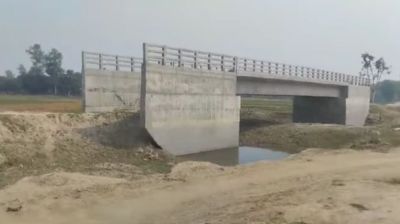 সংযোগ সড়ক ছাড়াই দাঁড়িয়ে সাড়ে ৩ কোটির সেতু