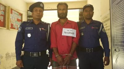 কোরআন পড়া অবস্থায় নারীর কান ও গলা থেকে স্বর্ণ ছিনতাই