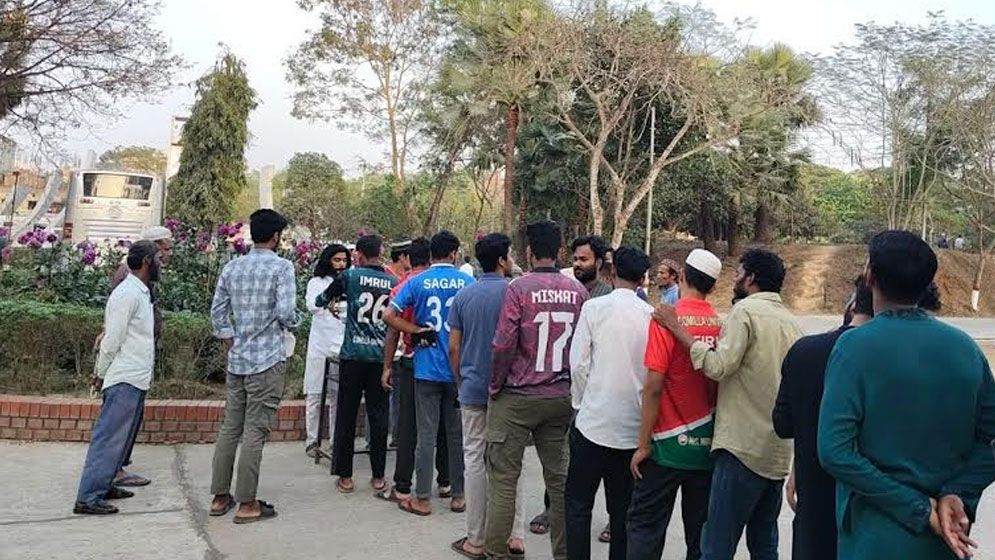 কুমিল্লা বিশ্ববিদ্যালয়ে ১০ টাকায় ইফতার