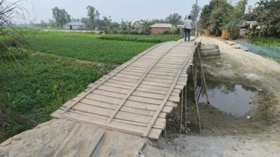 সেতুর অভাবে ভোগান্তিতে ৮ গ্রামের মানুষ