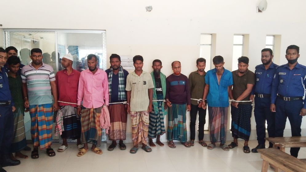 ভোলায় ডাকাত চক্রের ১১ সদস্য আটক