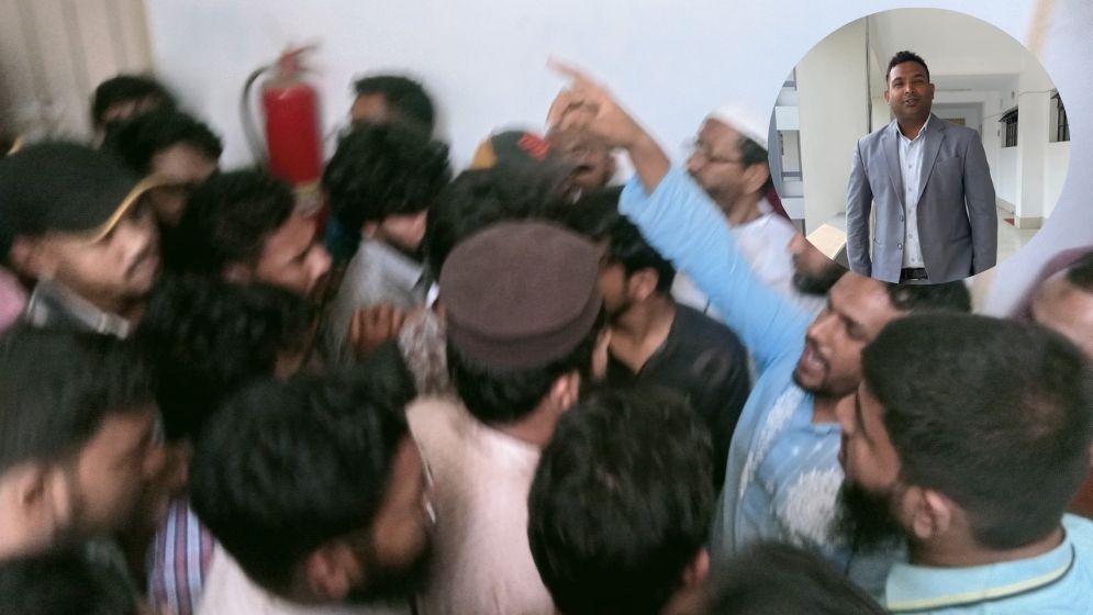 শিক্ষার্থীদের ধাওয়া খেয়ে ক্যাম্পাস ছাড়লেন ইবি শিক্ষক