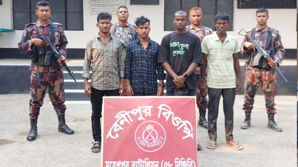 অবৈধভাবে ভারতে যাওয়ার চেষ্টা, ২৭ বাংলাদেশি আটক