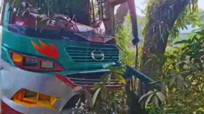 গোপালগঞ্জে বাস-ট্রাক সংঘর্ষে আহত ১২