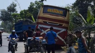 ঢাকা-বরিশাল মহাসড়কে সড়ক দুর্ঘটনায় নিহত ১