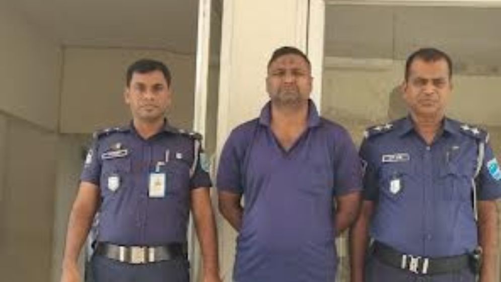 র‌্যাব পরিচয়ে টাকা হাতিয়ে নিতে গিয়ে ধরা খেলেন সাবেক আনসার