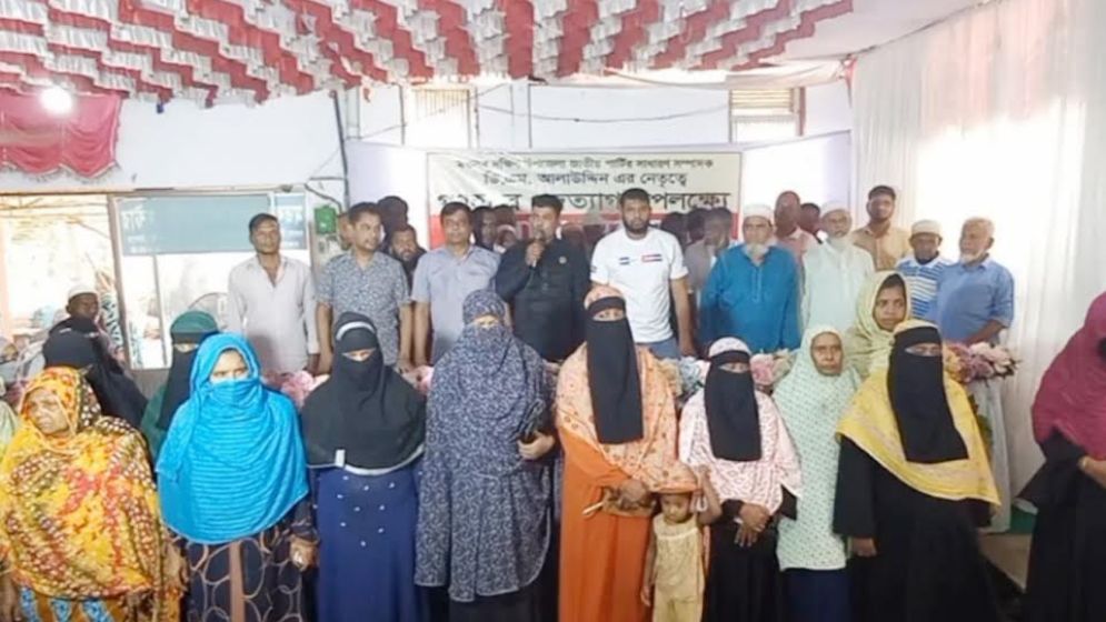 ‘আমরাও অপরাধী, জনগণের কাছে ক্ষমা চেয়ে পদত্যাগ করছি’