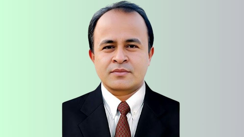 স্বরাষ্ট্র মন্ত্রণালয়ের সাবেক জনসংযোগ কর্মকর্তা শরীফকে অবরুদ্ধের পর গ্রেপ্তার