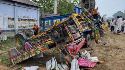বগুড়ায় ট্রাকের ধাক্কায় নিহত ২, আহত ২১