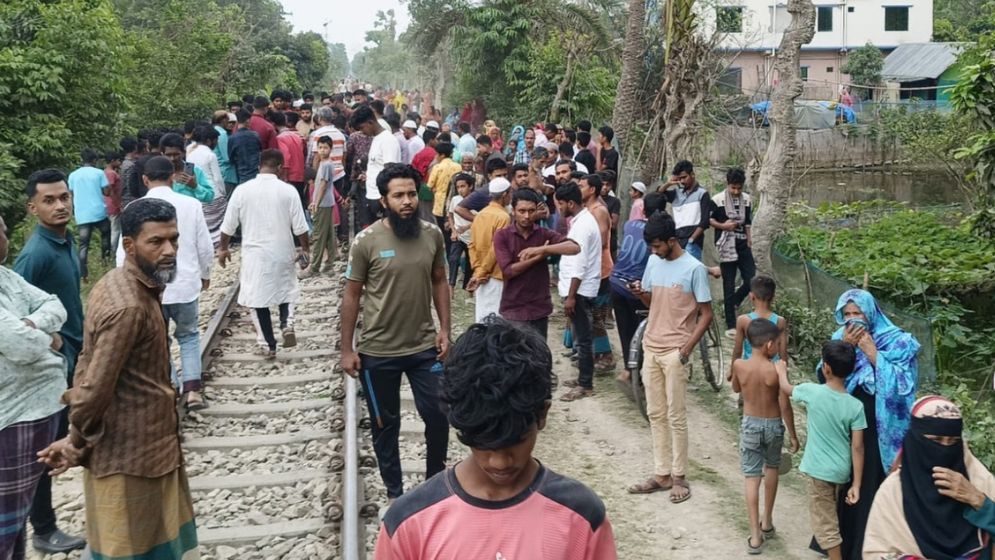 চাঁদপুরে ট্রেনে কাটা পড়ে যুবকের মৃত্যু