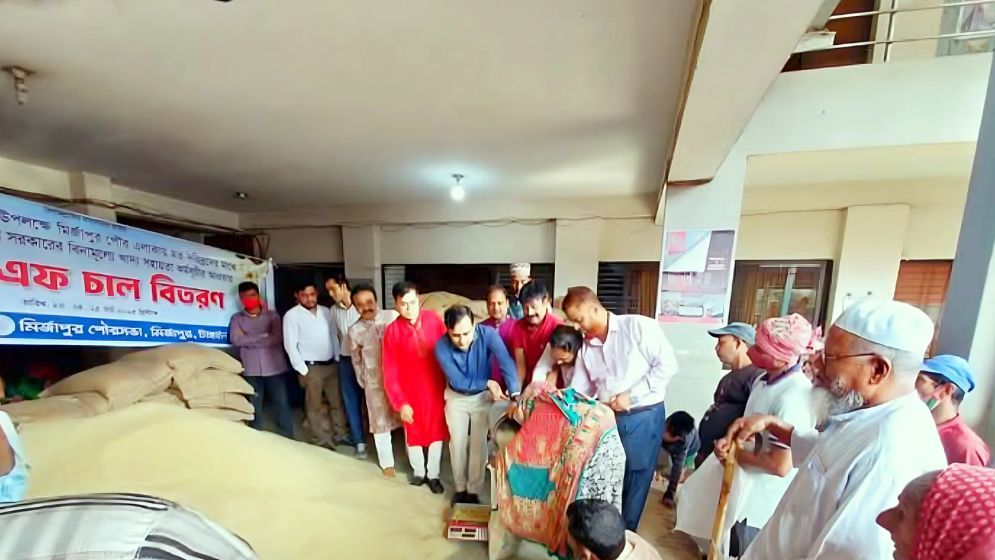 মির্জাপুরে দরিদ্র পরিবারের মাঝে ভিজিএফের চাল বিতরণ শুরু