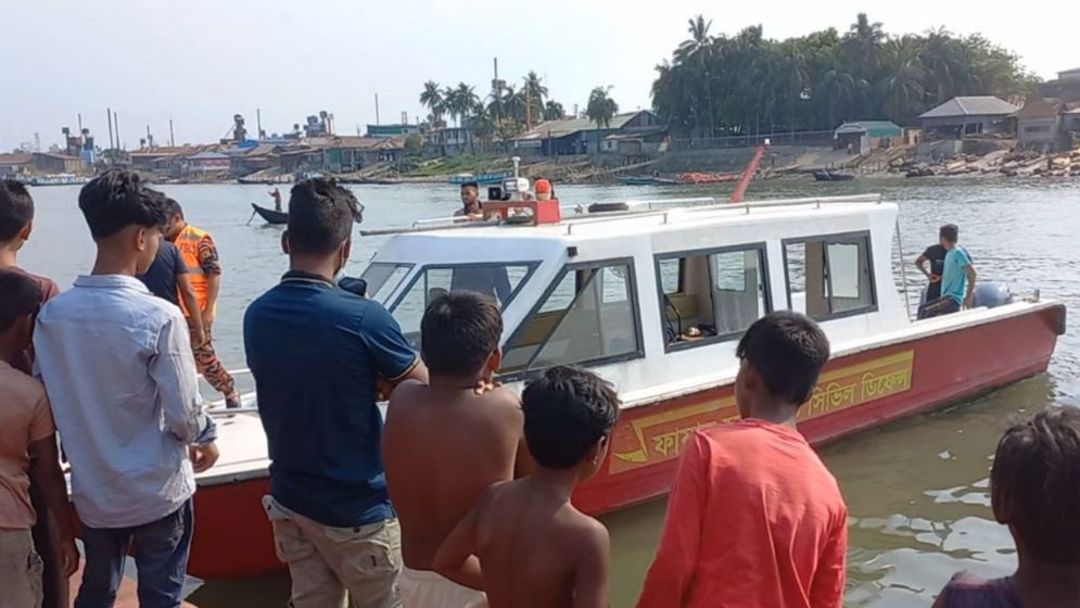 নদীতে গোসল করতে নেমে শিক্ষার্থী নিখোঁজ, আটক ২