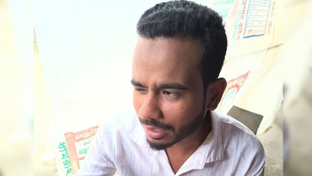 মুখে কাপড় চেপে ধরে ২ লক্ষাধিক টাকা ছিনতাই