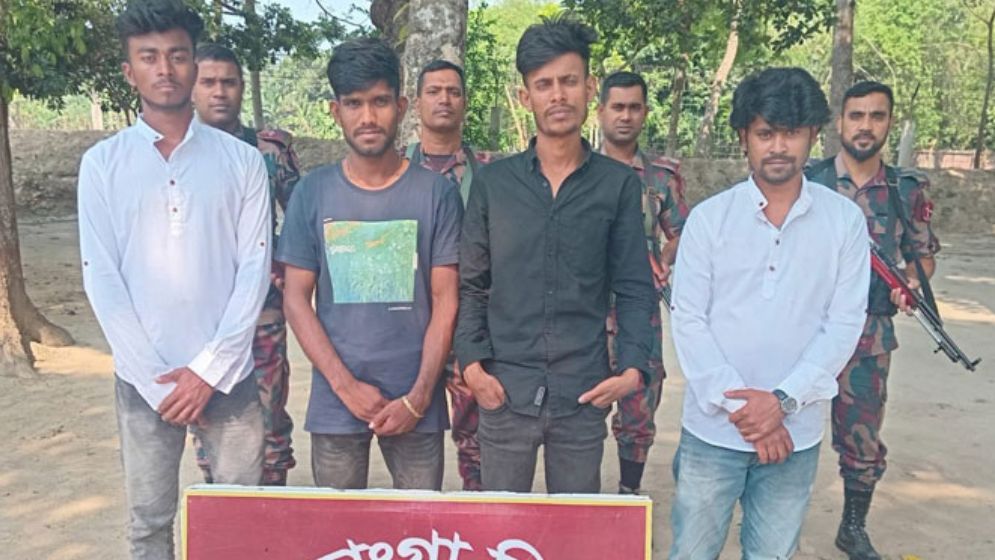 ভারতে প্রবেশের চেষ্টা, ঝিনাইদহ সীমান্তে ১৫ বাংলাদেশি আটক