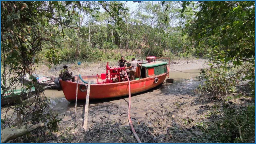 সুন্দরবনের আগুন নেভাতে রাতভর চেষ্টা