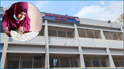 মায়ের চাকরি করছেন মেয়ে!