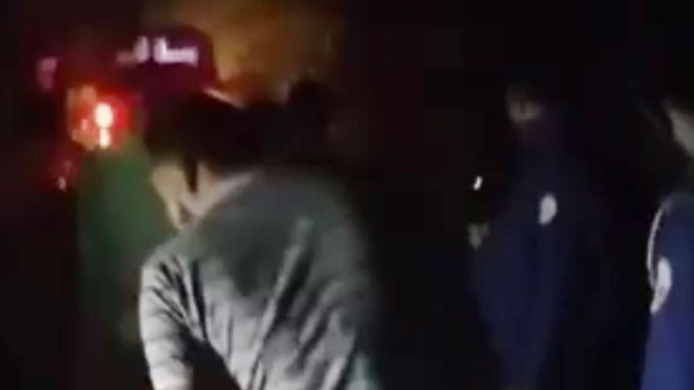 মহাসড়কে গাছ ফেলে বাসে ডাকাতি