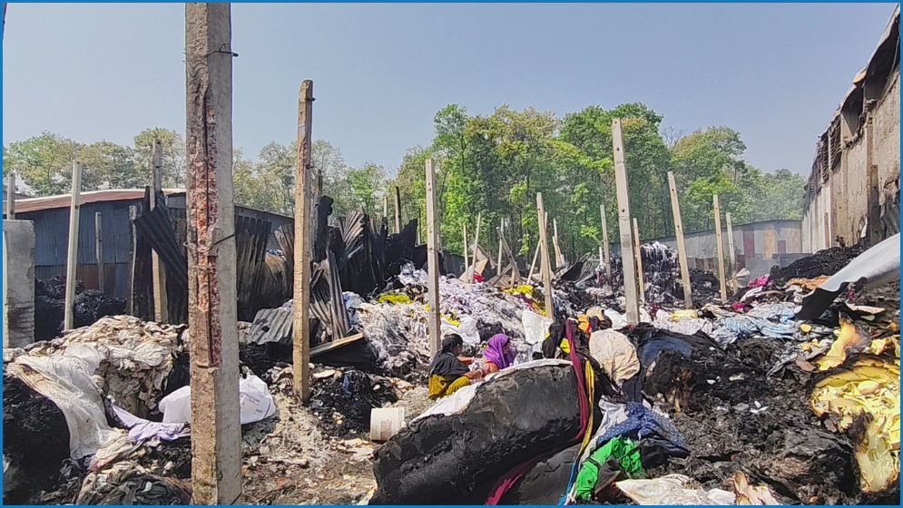 কালিয়াকৈরে ৩ জুটের গোডাউন পুড়ে ছাই