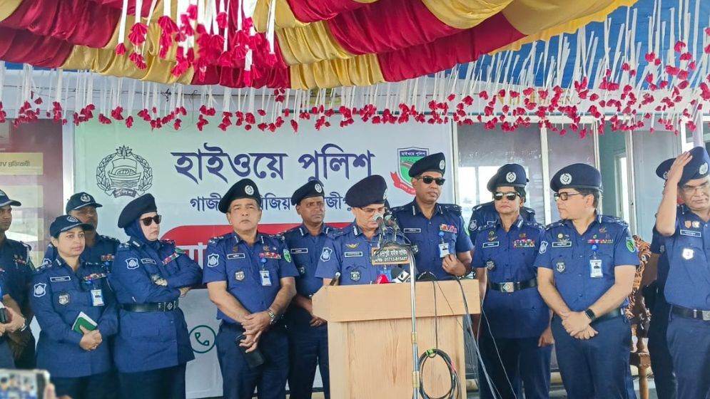 ঢাকা-টাঙ্গাইল মহাসড়কে ঘরমুখো মানুষের চাপ