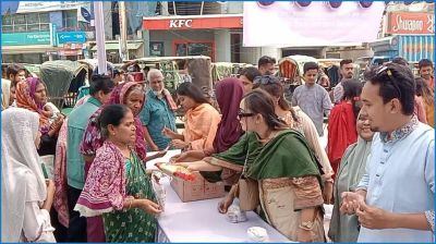 ৫ টাকায় সুবিধাবঞ্চিতদের মুখে হাসির ঝিলিক