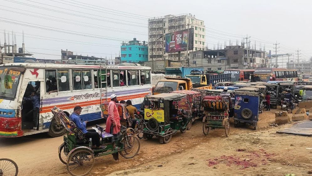 ঈদযাত্রায় ভোগাতে পারে উত্তরবঙ্গগামী বাইপাইল-আবদুল্লাহপুর সড়ক