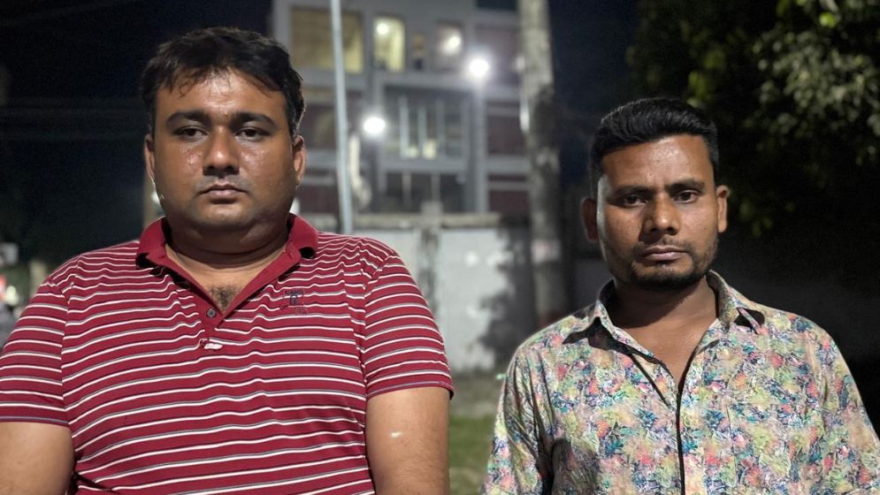 স্বেচ্ছাসেবক দলের ২ নেতার বিরুদ্ধে সাড়ে ৮ লাখ টাকা ছিনতাইয়ের অভিযোগ