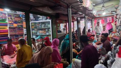 সাপাহারে জমজমাট ঈদের বাজার